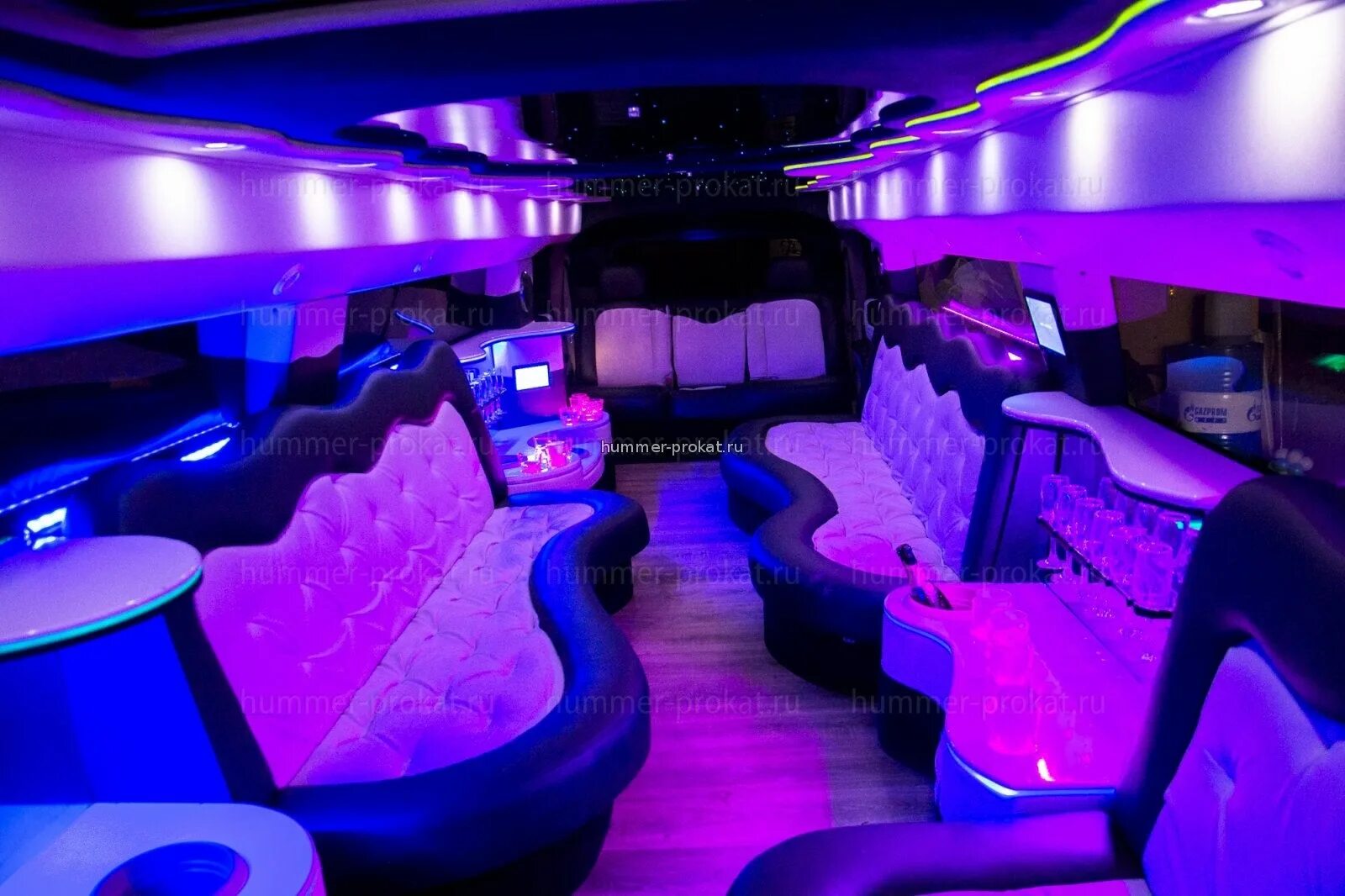 Лимузин внутри. Лимузин Хаммер салон. Hummer Limousine VIP салон. Hummer лимузин салон. Лимузин Хаммер салон салон.