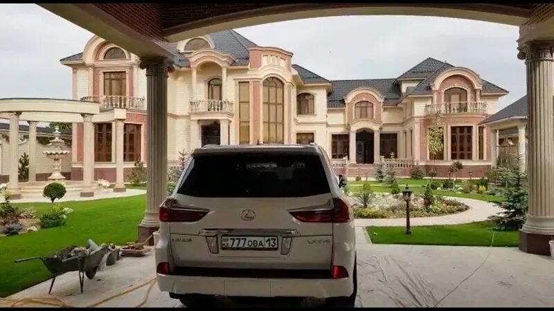 Самые богатые узбекистан. Алишер Усманов уйи Тошкентдаги. Богатый дом в Узбекистане. Богатый дом в Таджикистане. Красивые особняки в Таджикистан.