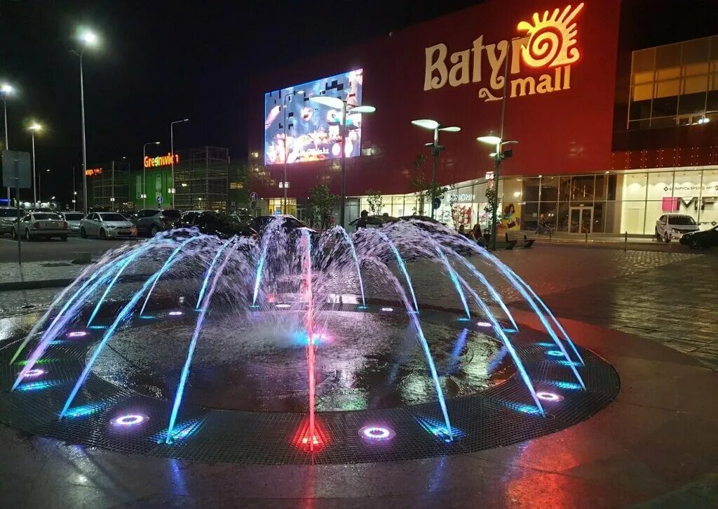 Батырмол кинотеатр. Batyr Mall Павлодар. Павлодар улица Камзина 67/1 Batyr Mall. ТРЦ Батырмолл. Павлодар фонтаны.