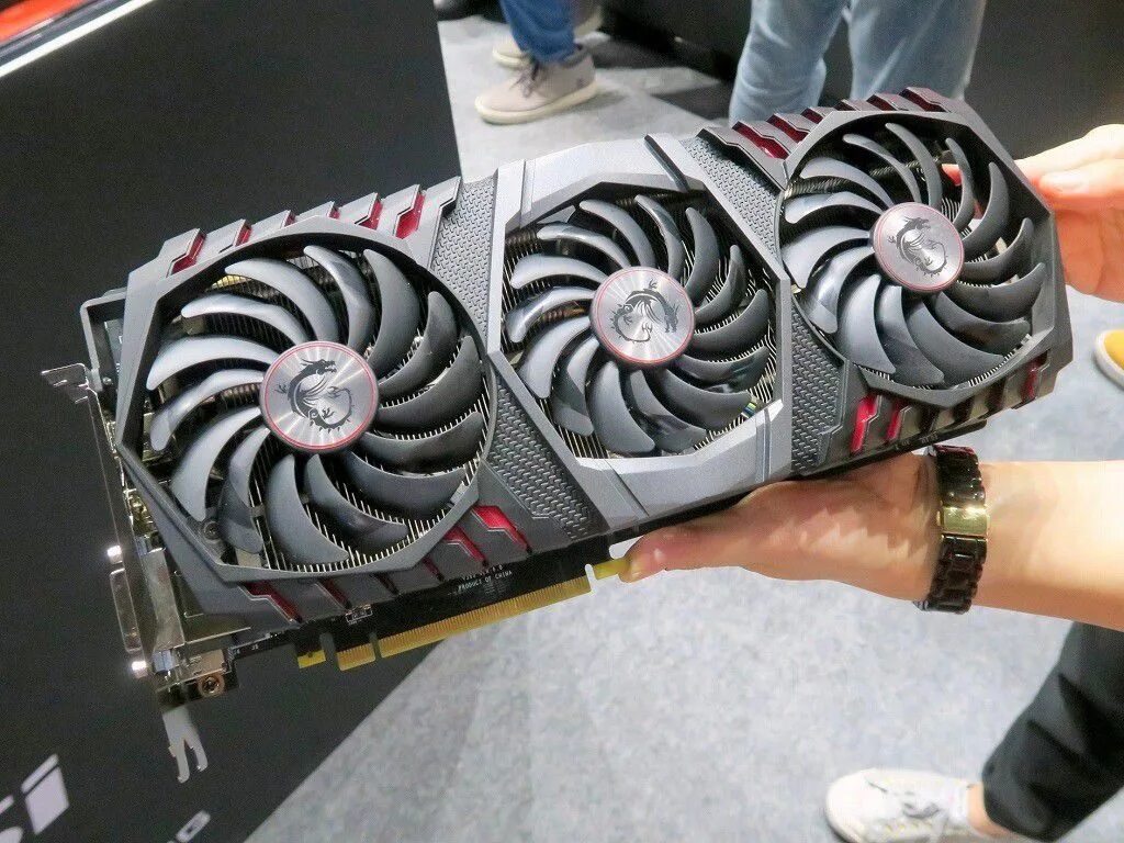 Видеокарта 3 кулера. Видеокарта MSI 1080 ti. Видеокарта MSI GTX 1080. MSI GEFORCE GTX 1080 ti. Видеокарта MSI 1080ti Trio.