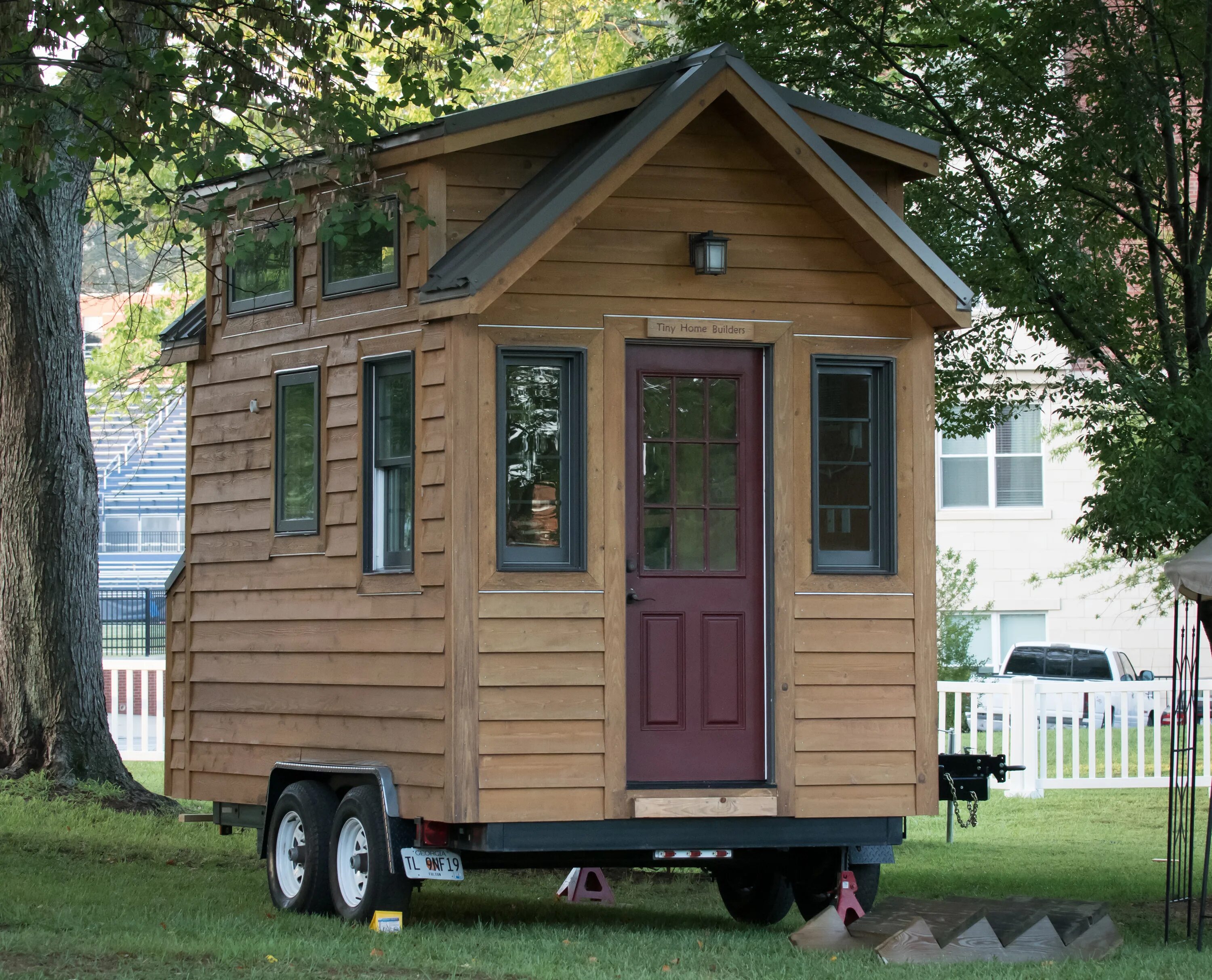 Тини Хаус (tiny House). Тини Хаус в России. Дом на колесах tiny House. Тини Хаус на колесах.