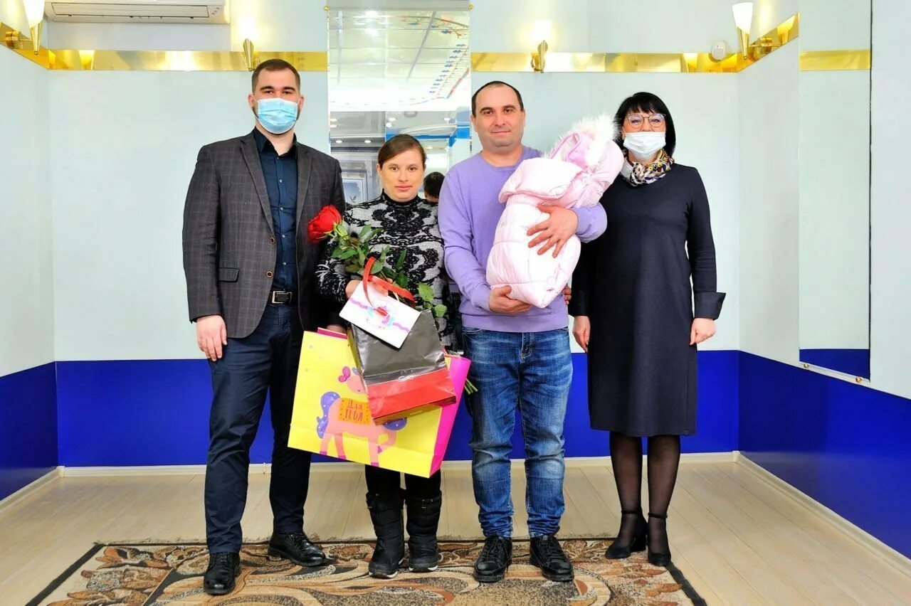 Брянская семья. Настёна обухова 2015 го брянская область пгт комаричи гто. Многодетная семья балаклиец брянская область. Семья дубининых. Семья гусейновых.
