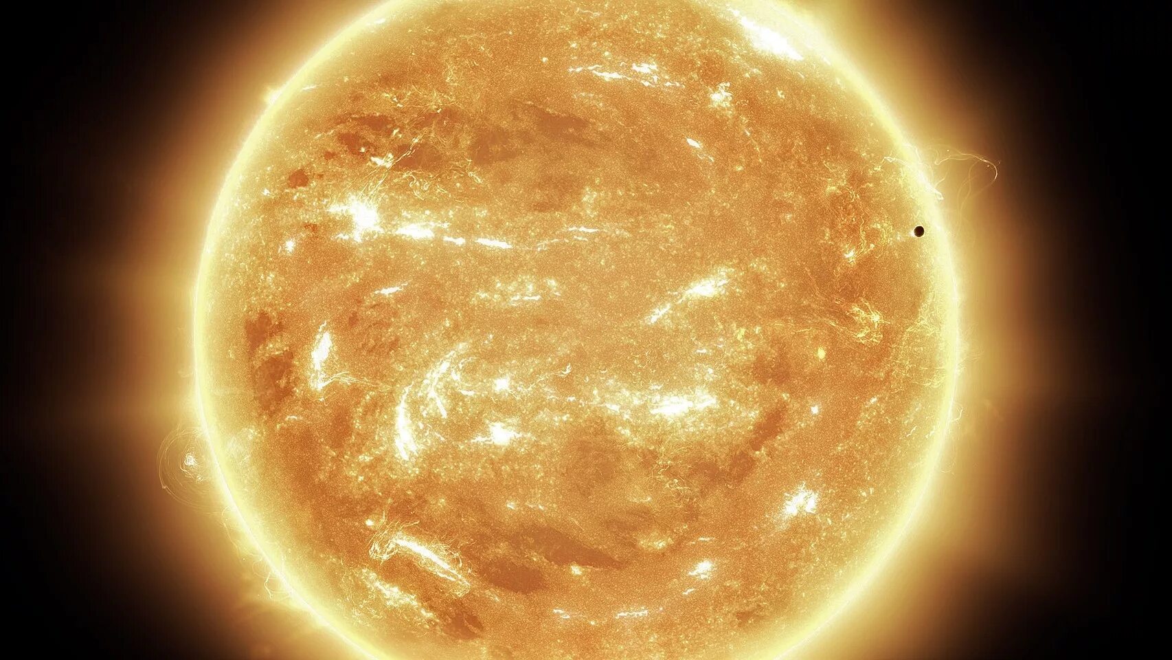 Солнце 42 лет. Солнце в космосе. Снимки солнца. Солнце Планета. Снимки солнца из космоса.