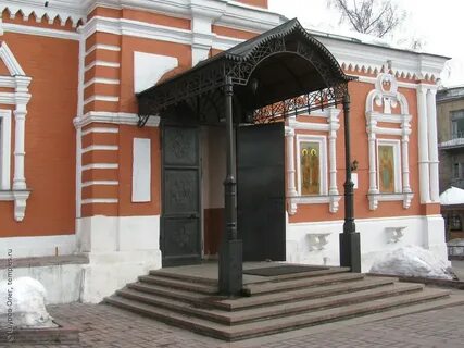 Крыльцо храма
