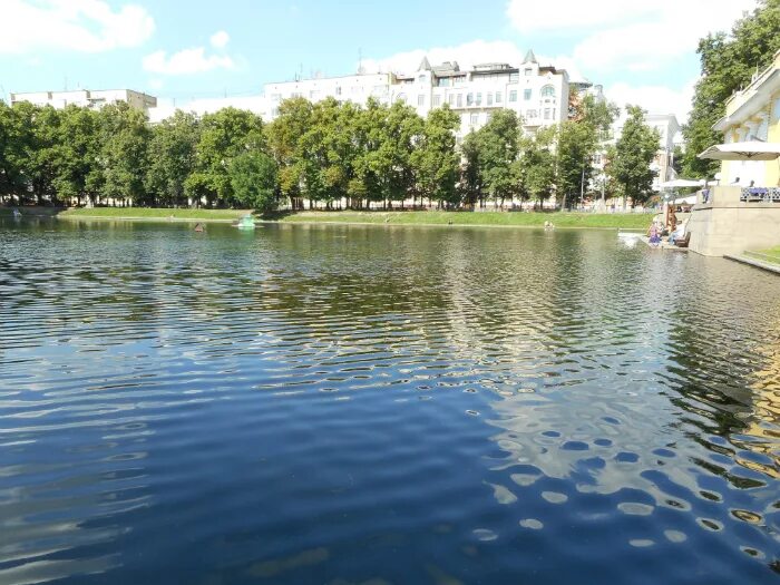 Патриаршие пруды 2. Патриаршие пруды пресненский район. Москва сквер чистые пруды. Патриаршие пруды 2. Патриаршие пруды москва 2023.