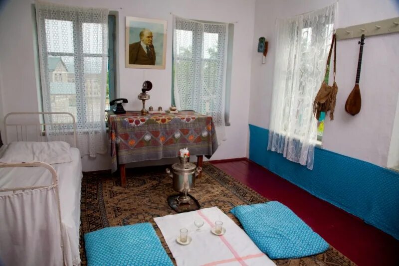 Музей сулеймана стальского. Дом сулеймана стальского. Краеведческий музей сулейман-стальского района. Музей сулеймана стальского село ашага стал. Краеведческий музей сулейман-стальского района.