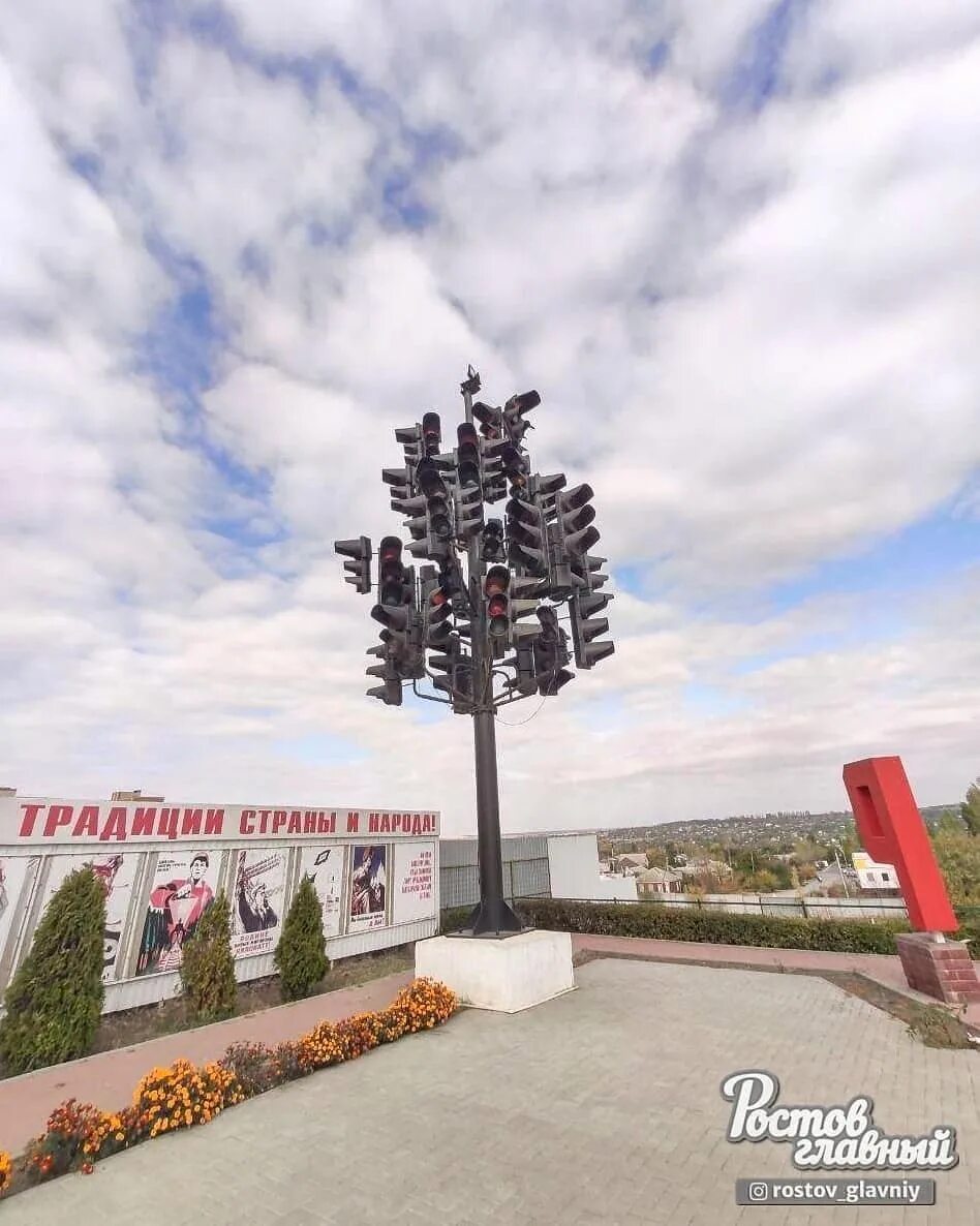 светофор каменск шахтинский. светофор в каменске шахтинском. каменск-шахтинский памятник светофору. светофор музей в каменск шахтинске. светофор каменск шахтинский.