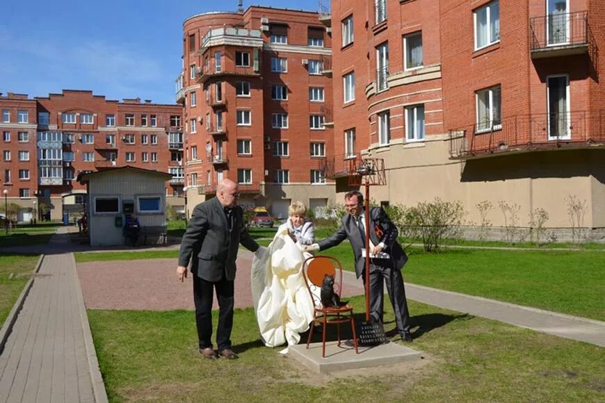 Композиторов 4. Памятник блокадной кошке в санкт-петербурге на ул композиторов. композиторов 4 памятник блокадной кошке. памятник кошке на ул композиторов.