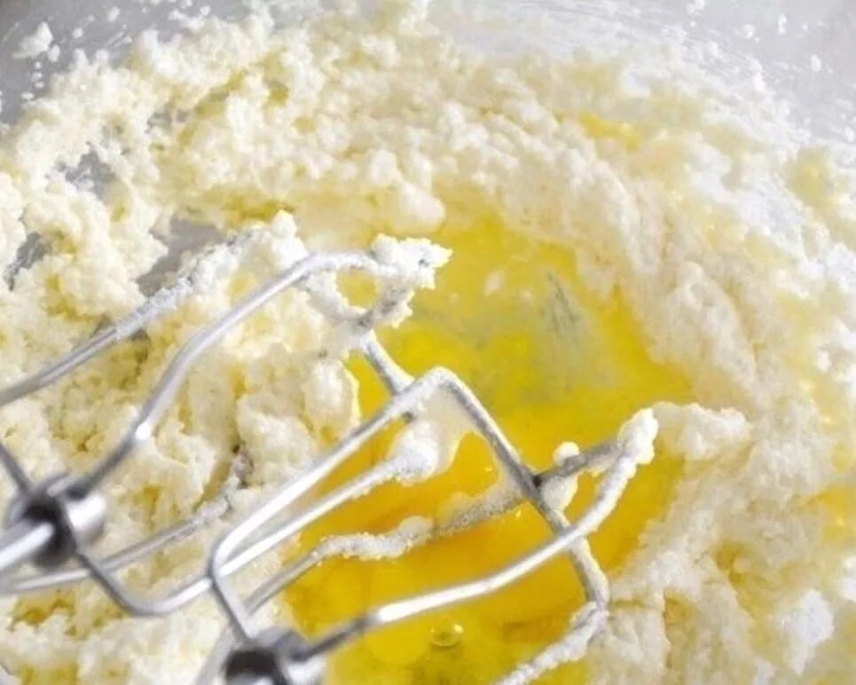 Сахар 1 ст яйцо 1. Масло взбить с сахаром. размягченное сливочное масло. поза взбиваем масло. сливочное масло размягчить-фото.
