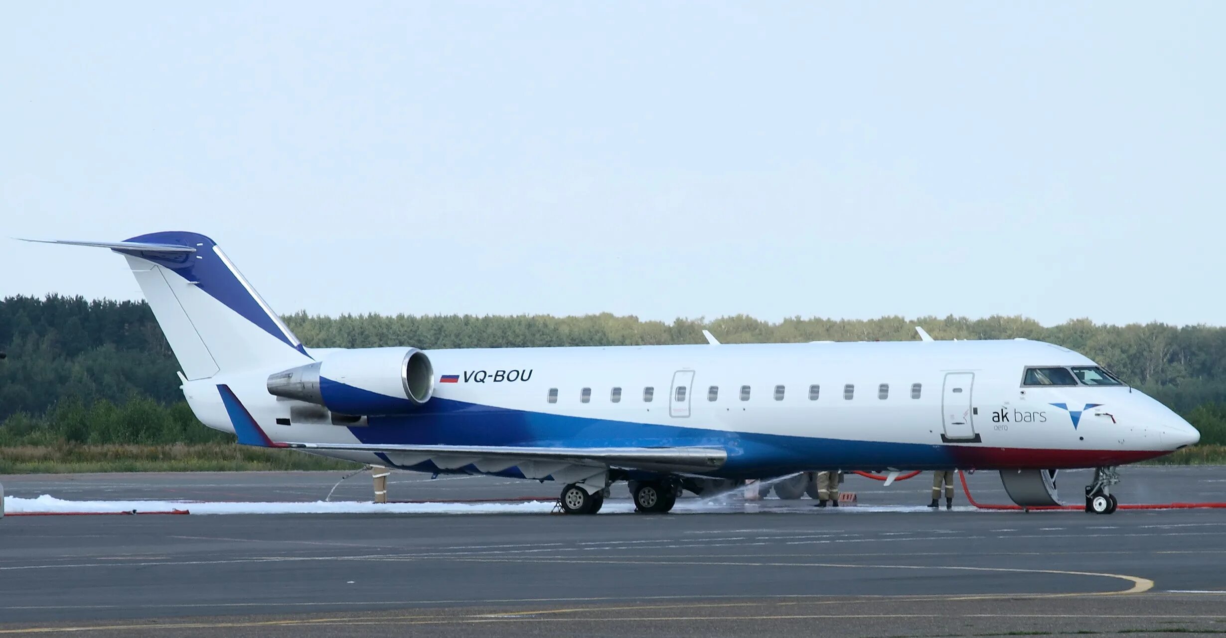 Bombardier crj200 ювт аэро. Crj-200 ювт аэро. Джет 200 самолет ювт аэро. Canadair regional jet 200 ювт аэро. Bombardier crj200 ювт аэро.