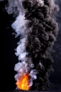 Клубы черного дыма