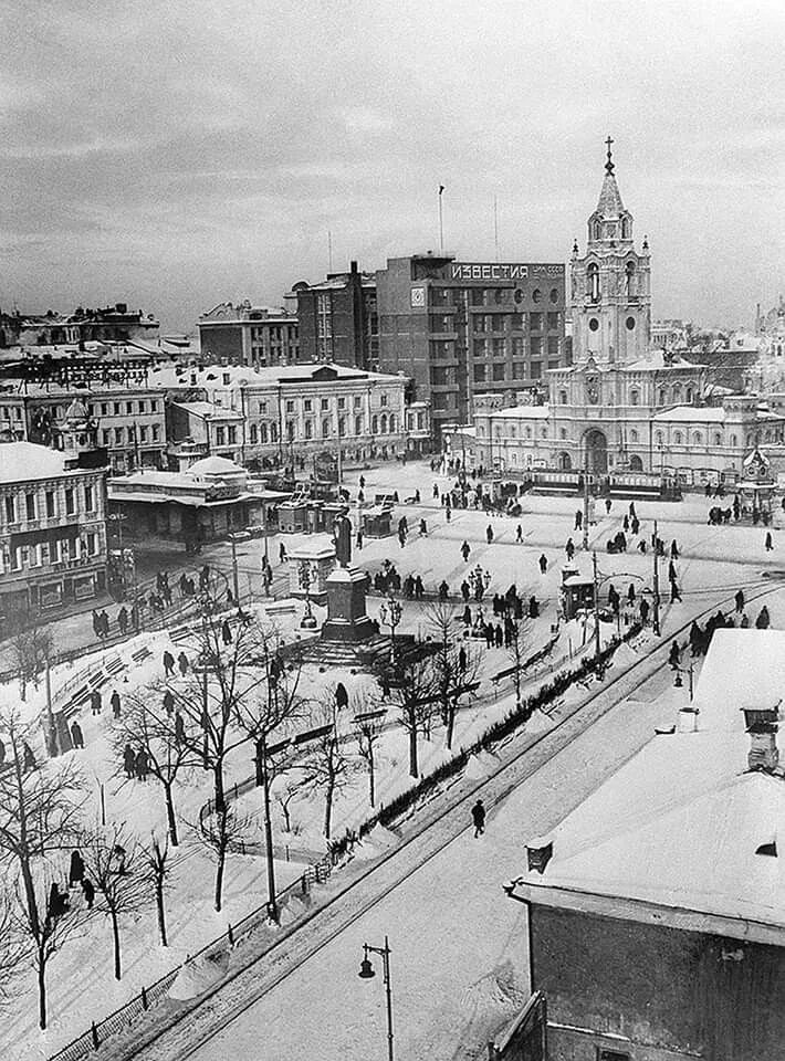 Москва 1934 года. Страстной монастырь на Пушкинской площади. Пушкинская площадь Москва до революции. Страстной девичий монастырь Пушкинская площадь. Страстной монастырь в Москве на Пушкинской площади история.