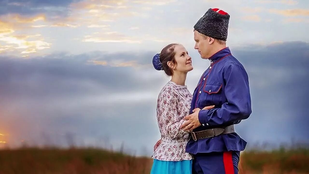 Песня баба мужик. Казак и казачка. Казаки и казачки. Казаки девушки.