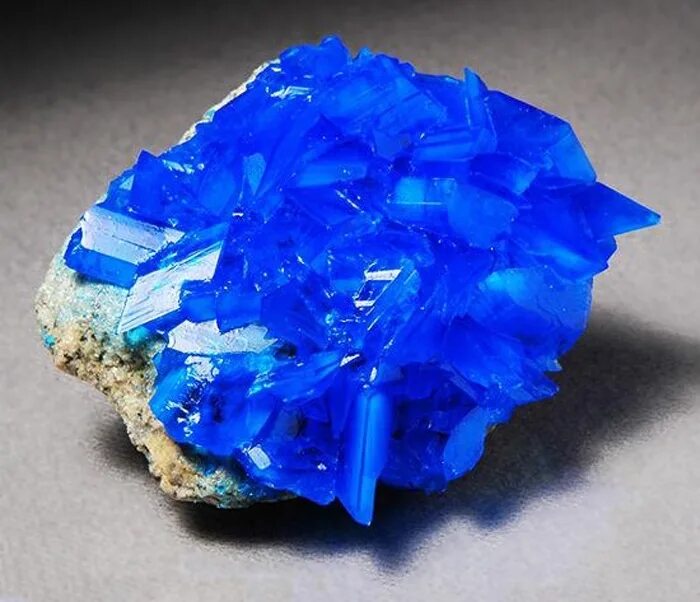 моно кристаллы медного купороса. люминесценция и фосфоресценция. кристаллы ивановского. монокристалл кварца. кристаллы перехода.