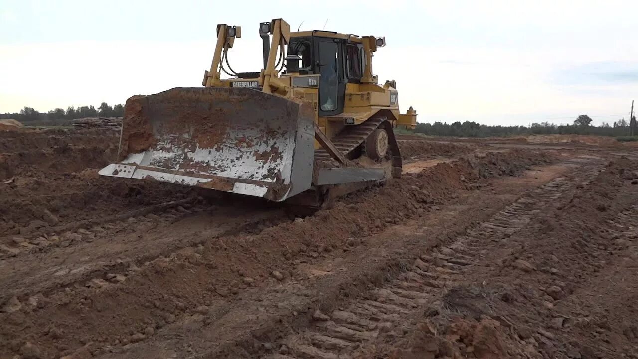 Бульдозер Caterpillar d7r. Бульдозер б10м вскрыша карьера. Бульдозер б10м в карьере. Карьер бульдозер.