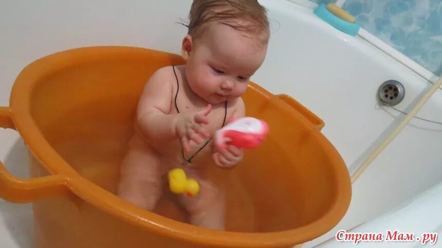 Купаться в лохани. Корыто для купания. Купаться в ушате. Дети моются в тазу. Давайте же мыться плескаться.