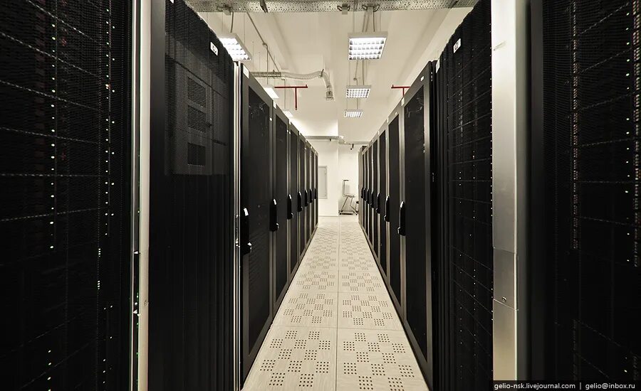 вячеслав пак ixcellerate. тоо qazcloud. светодиодный экран в каше.