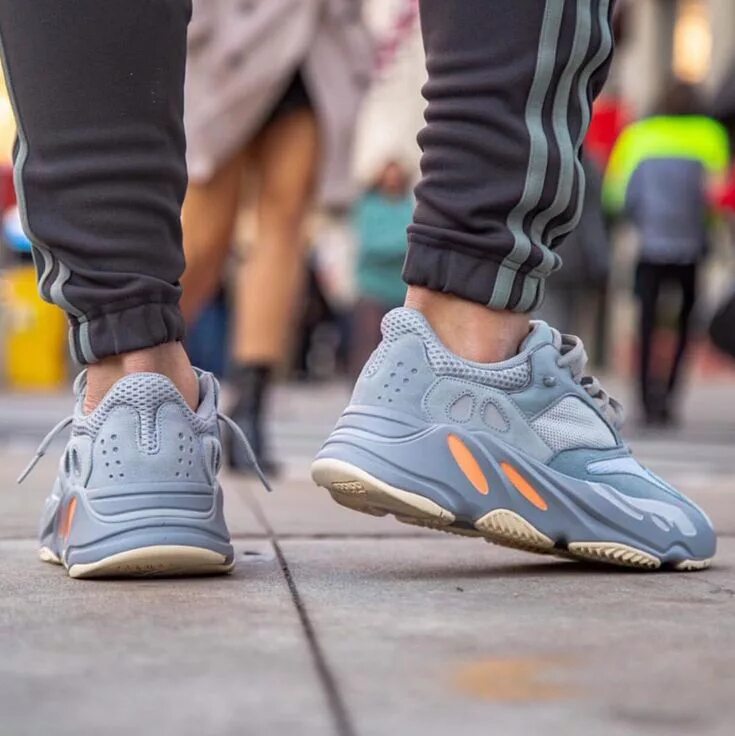 Adidas Yeezy Boost 700. Adidas Yeezy Boost 700 Inertia. Adidas Yeezy 700 Inertia. Adidas Yeezy Boost 700 v1. Сколько лет кроссовки