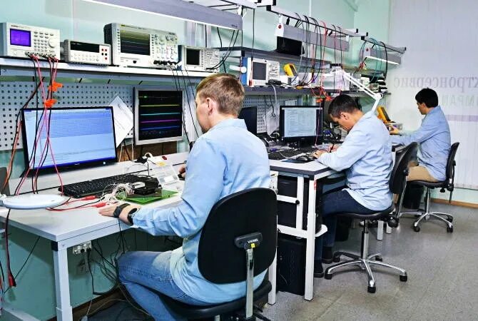 Контролер отк рэа. Контроль качества деталей. Контроль качества изготовлений. Контролер входного контроля. Контролер отк на заводе.