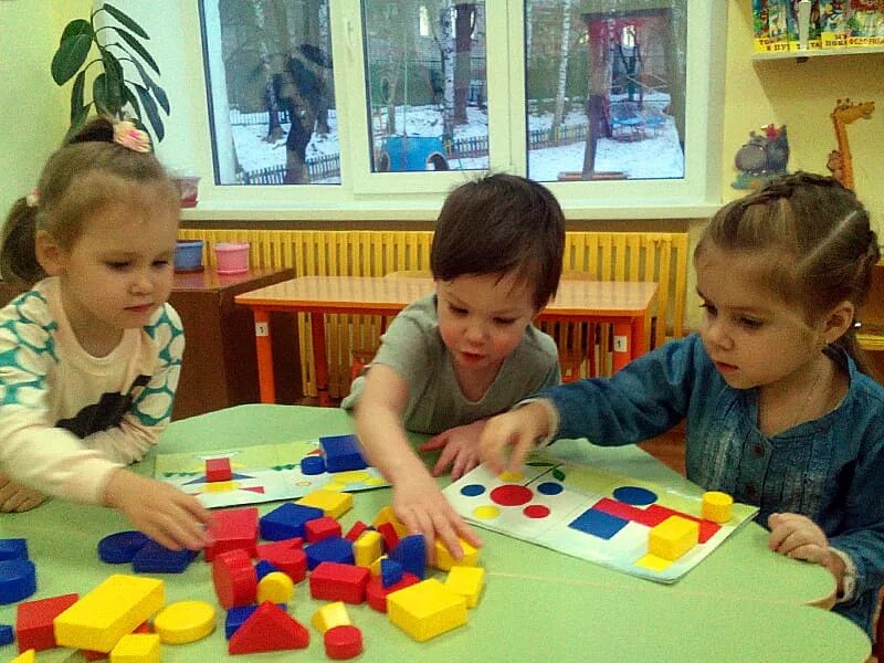 Дидактическое упражнение старший возраст. Игрушки дошкольного возраста. блоки дьенеша. блоки дьенеша в детском саду. игры для детей дошкольного возраста.