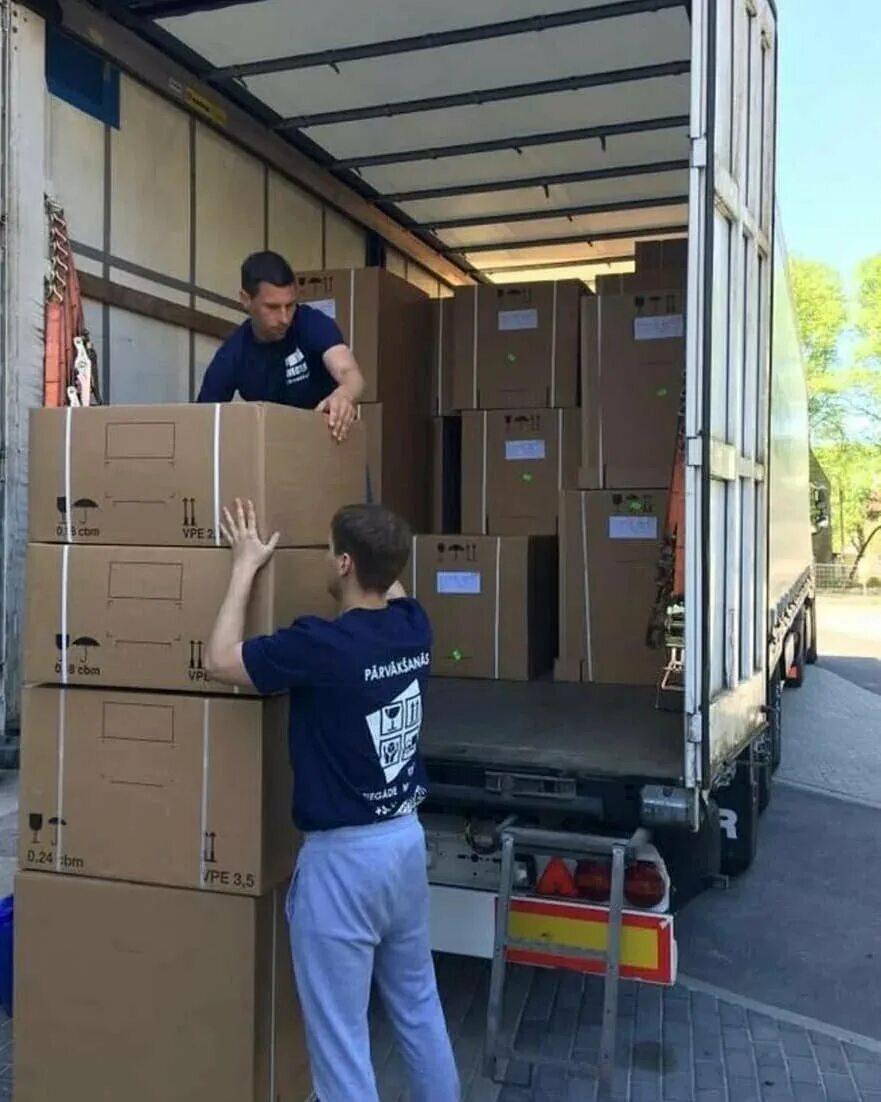 Разгрузка, погрузка товара. Услуги разгрузки. Услуги разгрузки. Машина для перевозки мебели. Услуги разгрузки.