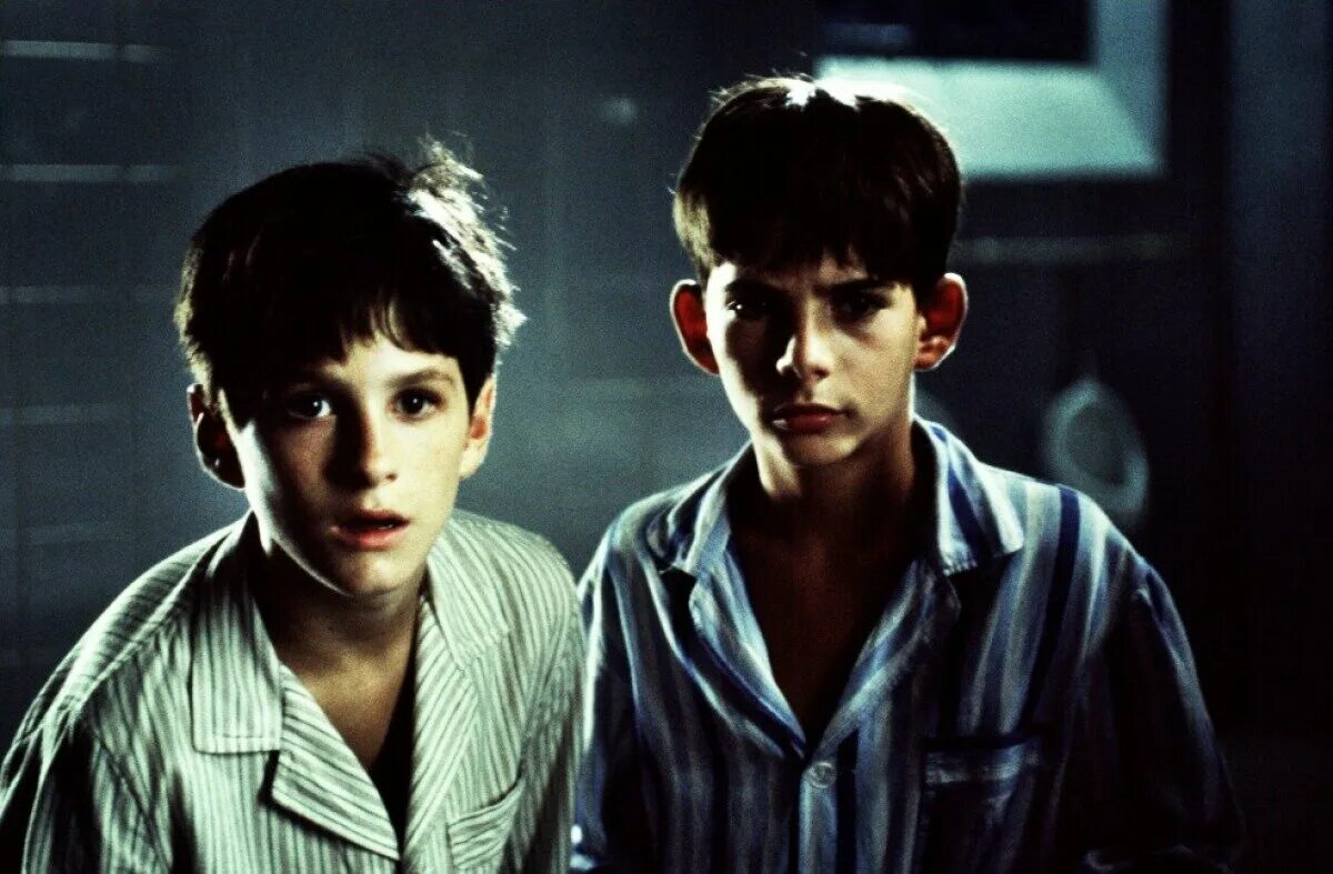 Holly hunter raising arizona. Родители и дети. Феле мартинес. «дурное воспитание» / la mala educación, 2004. Тото герой.