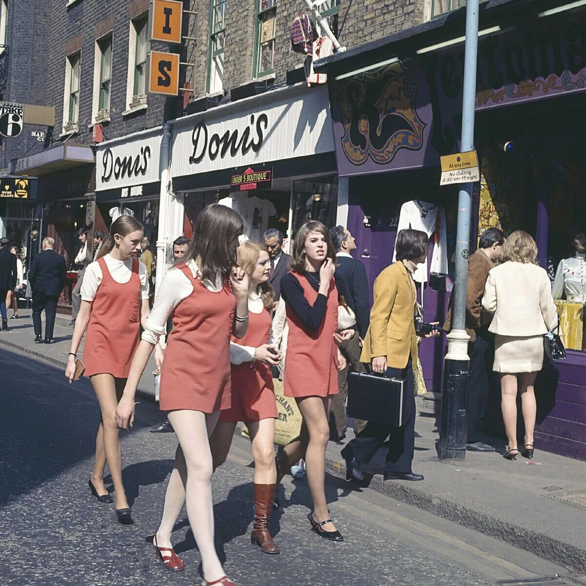 Мода Лондон 60-е. Свингующий Лондон мода 60х. Carnaby Street in the 1960s. Carnaby Street 1960s. Моды британия
