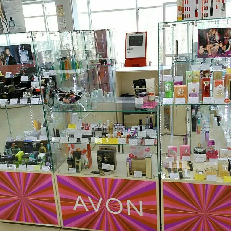 Avon москва. Островок эйвон. Магазин Avon. Витрина эйвон. Магазин эйвон в Москве.