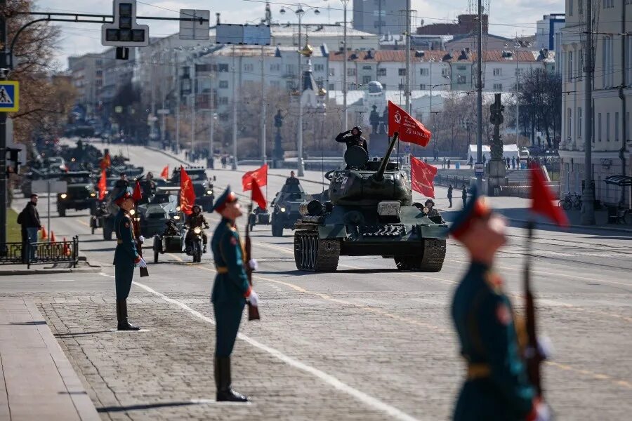 5 мая екатеринбург. Парад Победы Екатеринбург. Движение танков на параде. Парад Свердловска. Репетиция парада Победы в Екатеринбурге 2023 Екатеринбург.