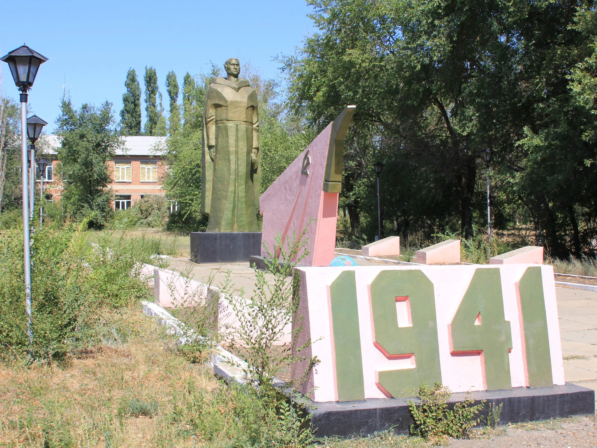 Сайты дубовского района ростовской области. Дубовский район Хутор Семичный. Семичный (Ростовская область). Мемориал Семичный Дубовского района.