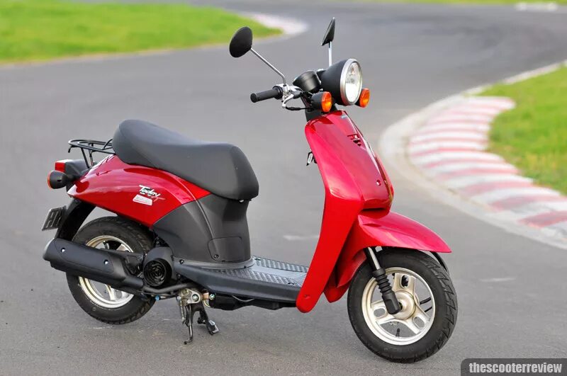 Тест скутеров. Honda today 50cc. Honda today Scooter. Хонда Тудей 50 кубов. Скутер Honda 50cc.