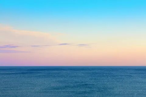 Светло голубое море