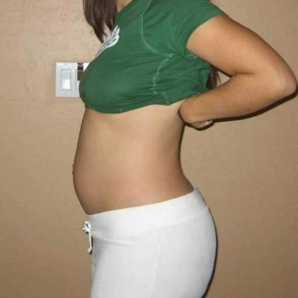 Животик на 22 неделе беременности. Живот на 21-22 неделе. Живот у беременных на 22 неделе.