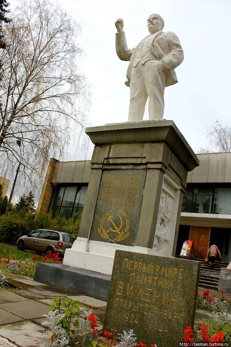 Памятник ленину в ногинске. Памятник ленину в москве. Новая каховка памятник ленину. В каком году поставили памятник ленина. В каком году поставили памятник ленина.