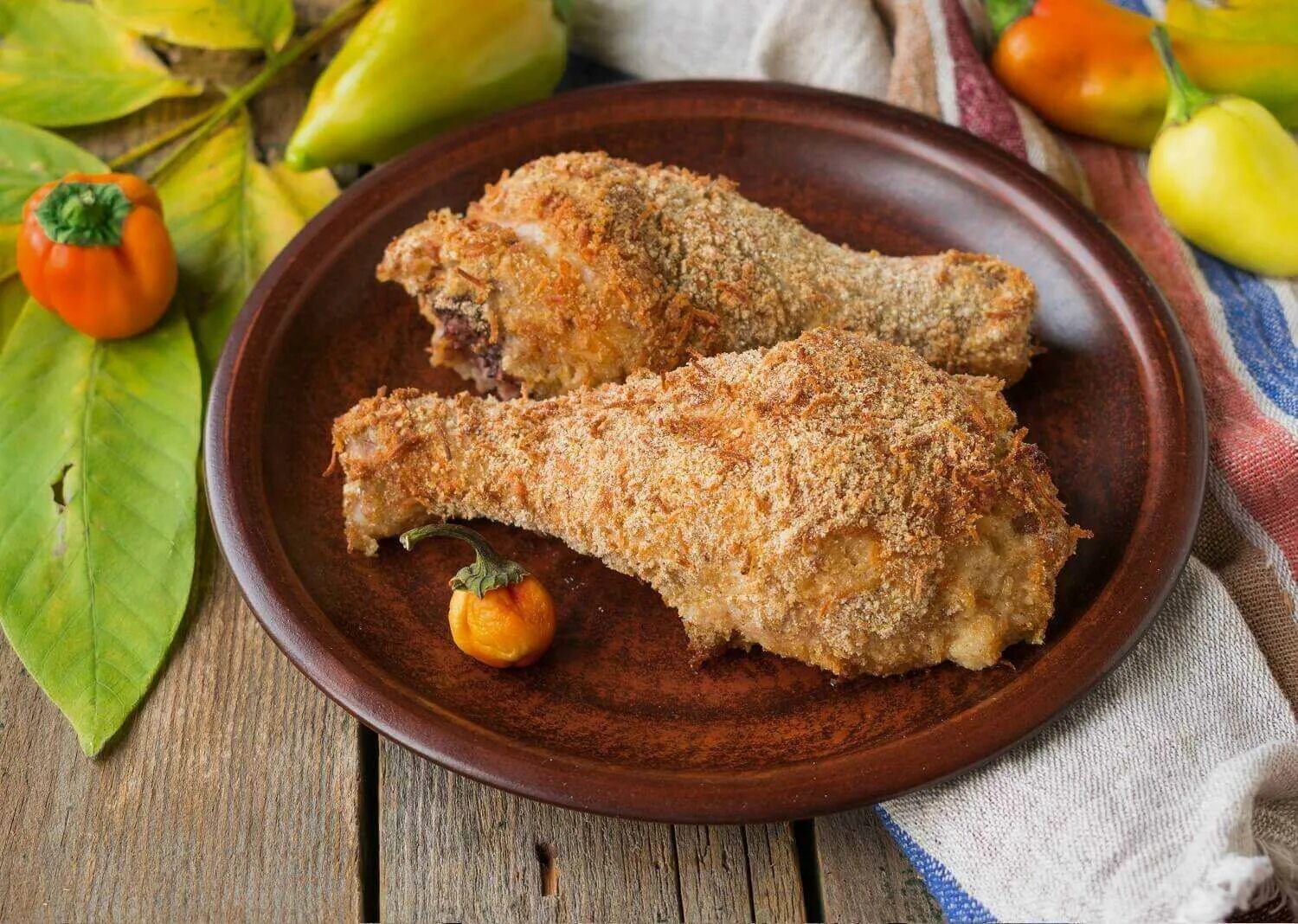 Курица в сухарях в духовке. Курица в панировке в духовке. курица в духовке с хрустящей корочкой. куриные голени в панировке. курочка с хрустящей корочкой.
