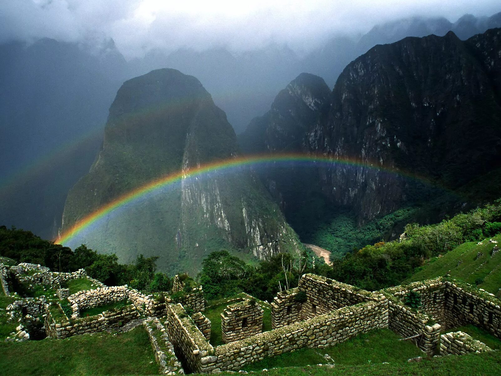 Природа страны перу. Мачу-Пикчу Перу. Мачу Пикчу чудо света. Горы Мачу Пикчу. Природа Мачу Пикчу.