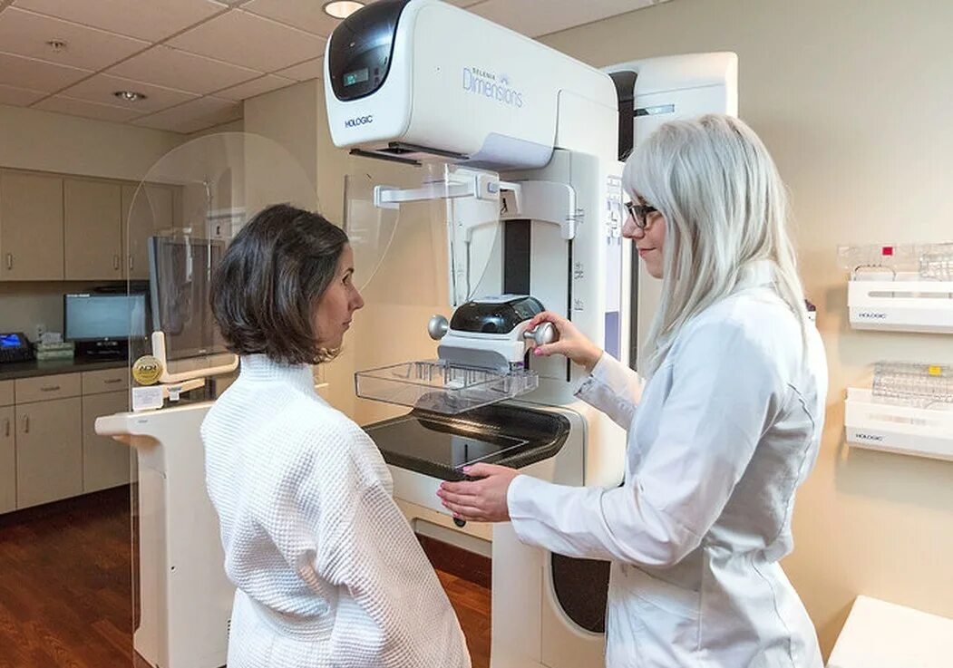 Маммограф. Аппарат для маммографии. Маммограф кабинет. Оборудование кабинета маммографии. Как сделать маммографию в поликлинике
