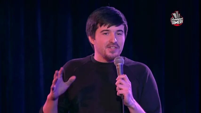 Человечек стендап мем. Стендап номер 1 комики. Стендап шапку дали. Идрак стендап комик. Стендап шапку дали.