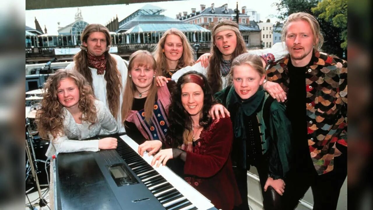 Группа сокол. Казанская группа семья. Музыкальная семья. The kelly family 2022. Семья музыка группа.