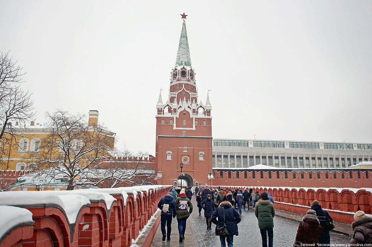 Крепость Кремль Москва. Кремль воинская крепость. Тайны Московского Кремля. Москва некрополь у Кремля.