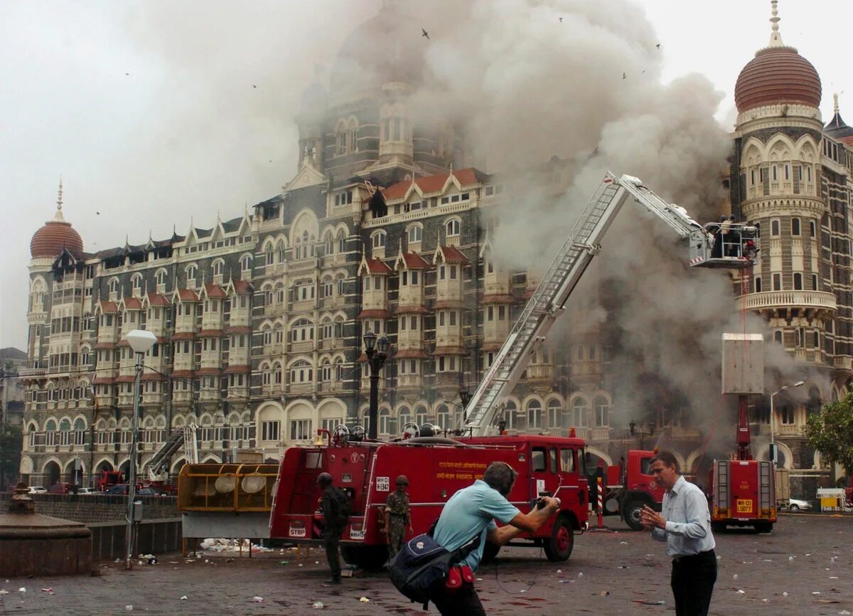 Теракт в Индии 2008 Тадж Махал. Мумбаи 2008 Тадж Махал теракт. Отель Мумбаи теракт 2008. Отель Тадж Махал 2008 теракт. 10 ноября 2008
