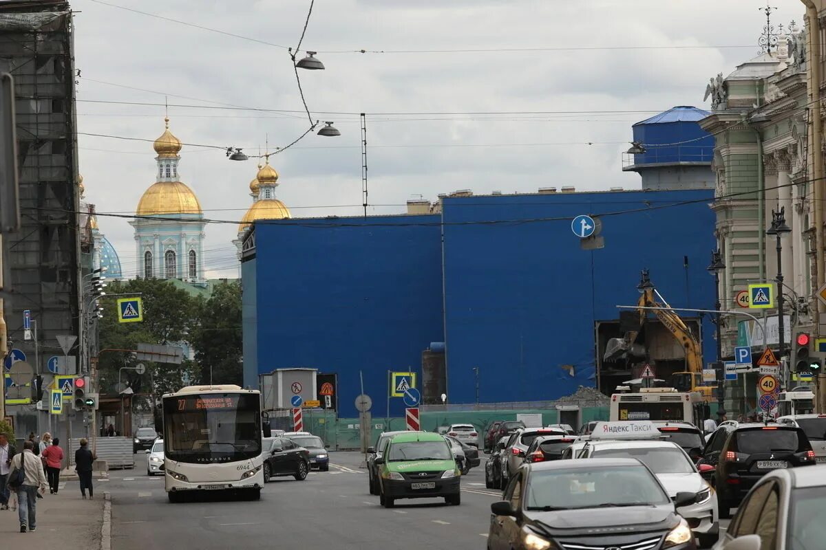 Мариинский театр санкт петербург метро. Вестибюль метро Театральная СПБ. Театральная метро снаружи. Театральная площадь метро СПБ. Станция метро Театральная СПБ снаружи.