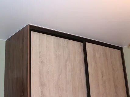 Встроенный шкаф и натяжной потолок
