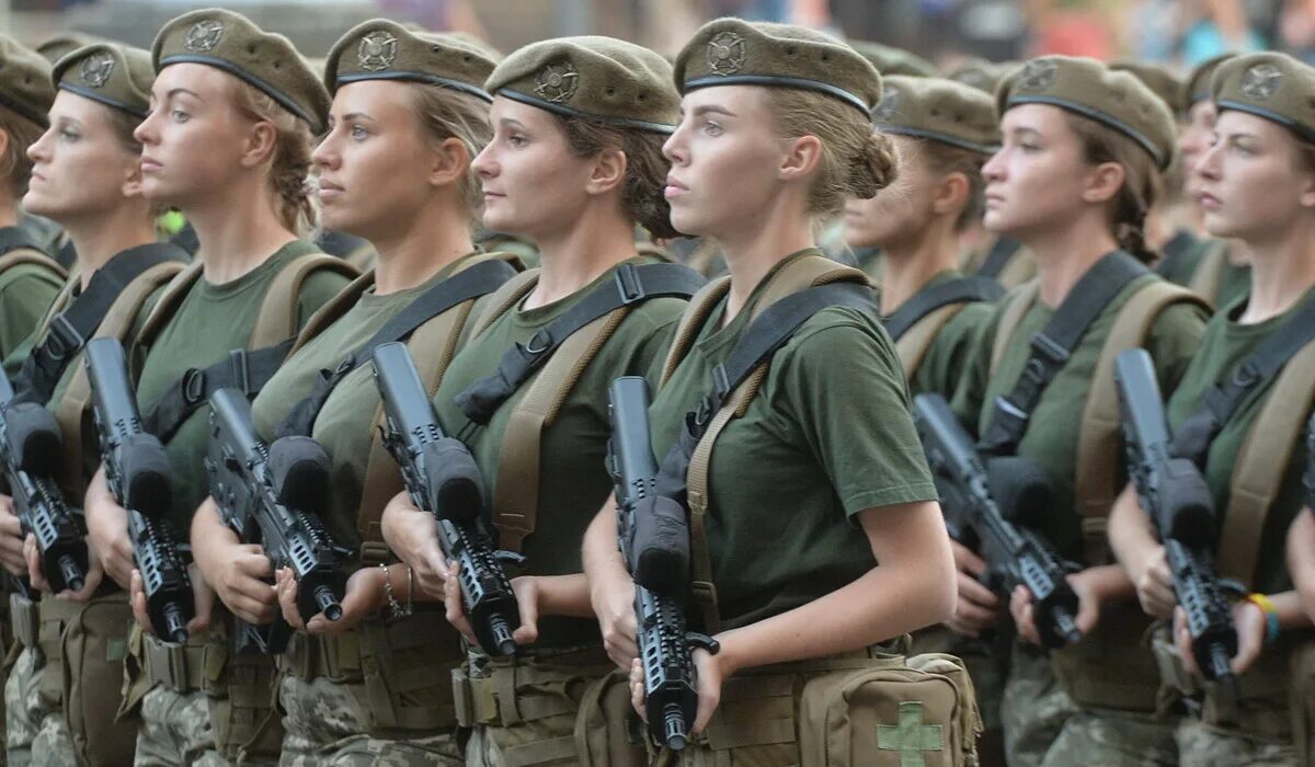 Женщины в военной форме. Женщине которая служила. Женщине которая служила. Женщине которая служила. Женщины военнослужащие.