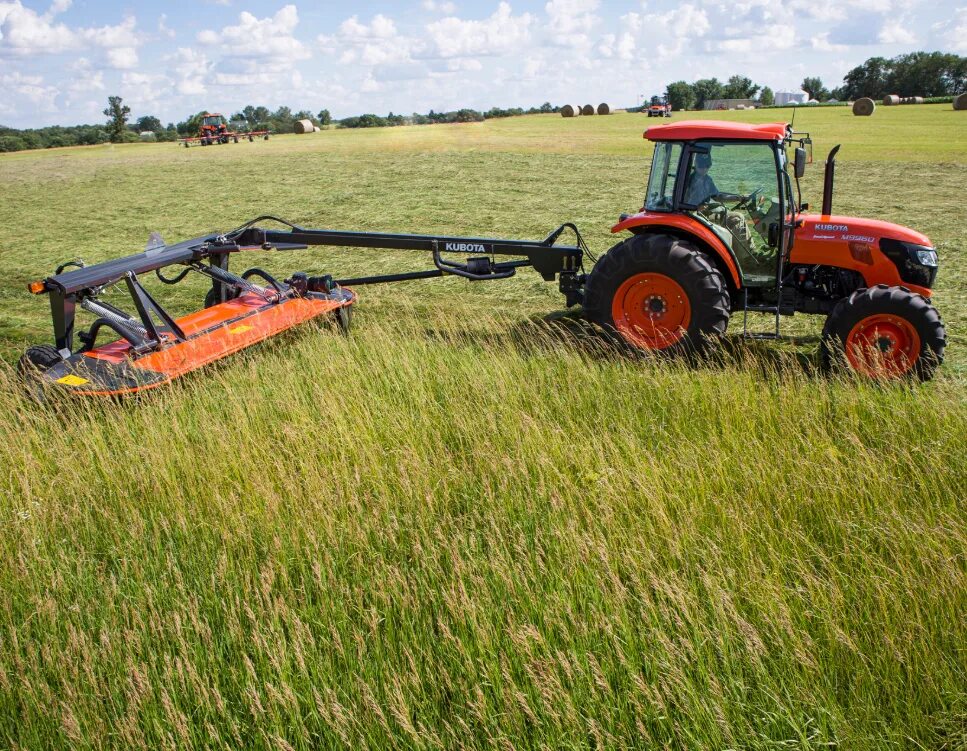 Купить трактор сено. Kubota px2100 трактор. Traktor Kubota field. Small Traktor Kubota field. Tractor Kubota Cultivator.