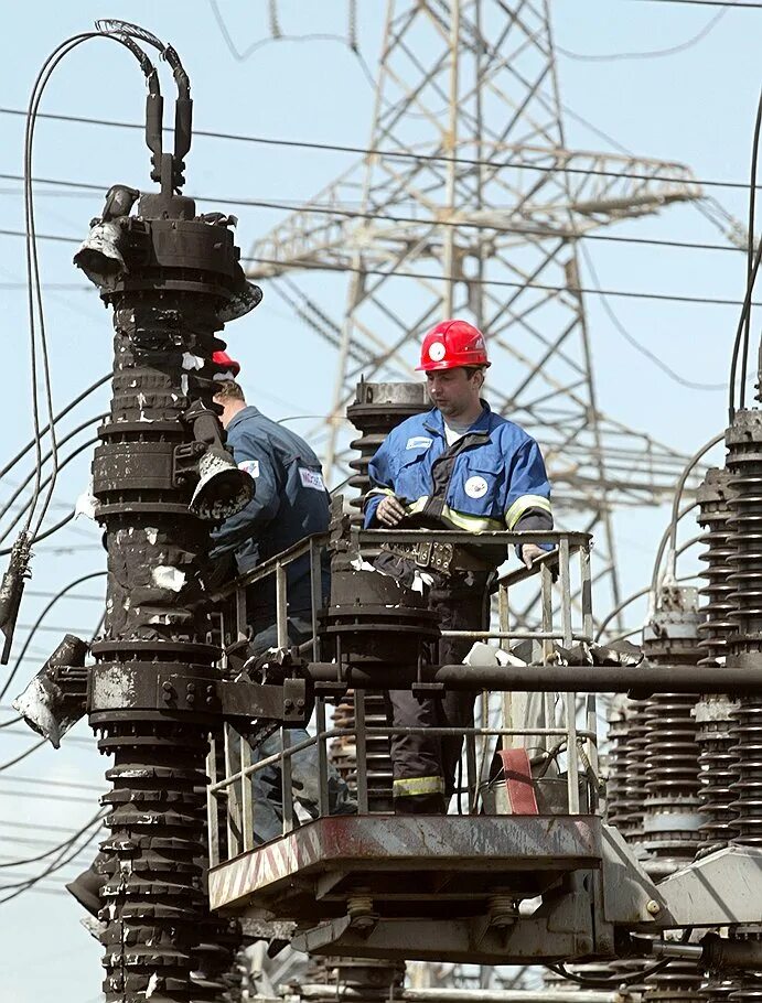 Аварии на электроэнергетических системах. Сбои электроэнергии. Фото электроэнергетических аварий. Меликов МРСК Северного Кавказа.