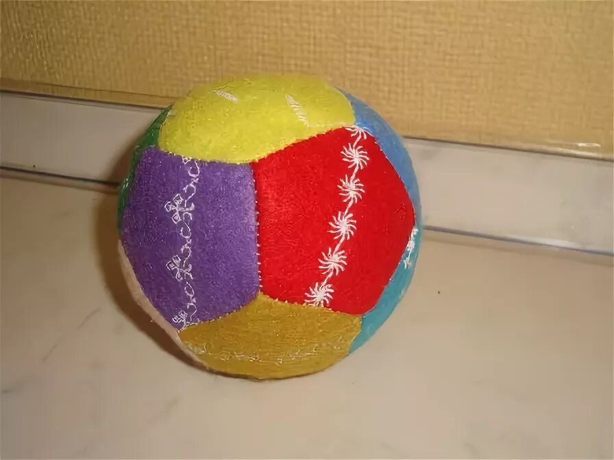 усеченный икосаэдр футбольный мяч развертка. поделка на футбольную тему. как делать мячик. тканевые мячики. футбольный мяч из пластилина.