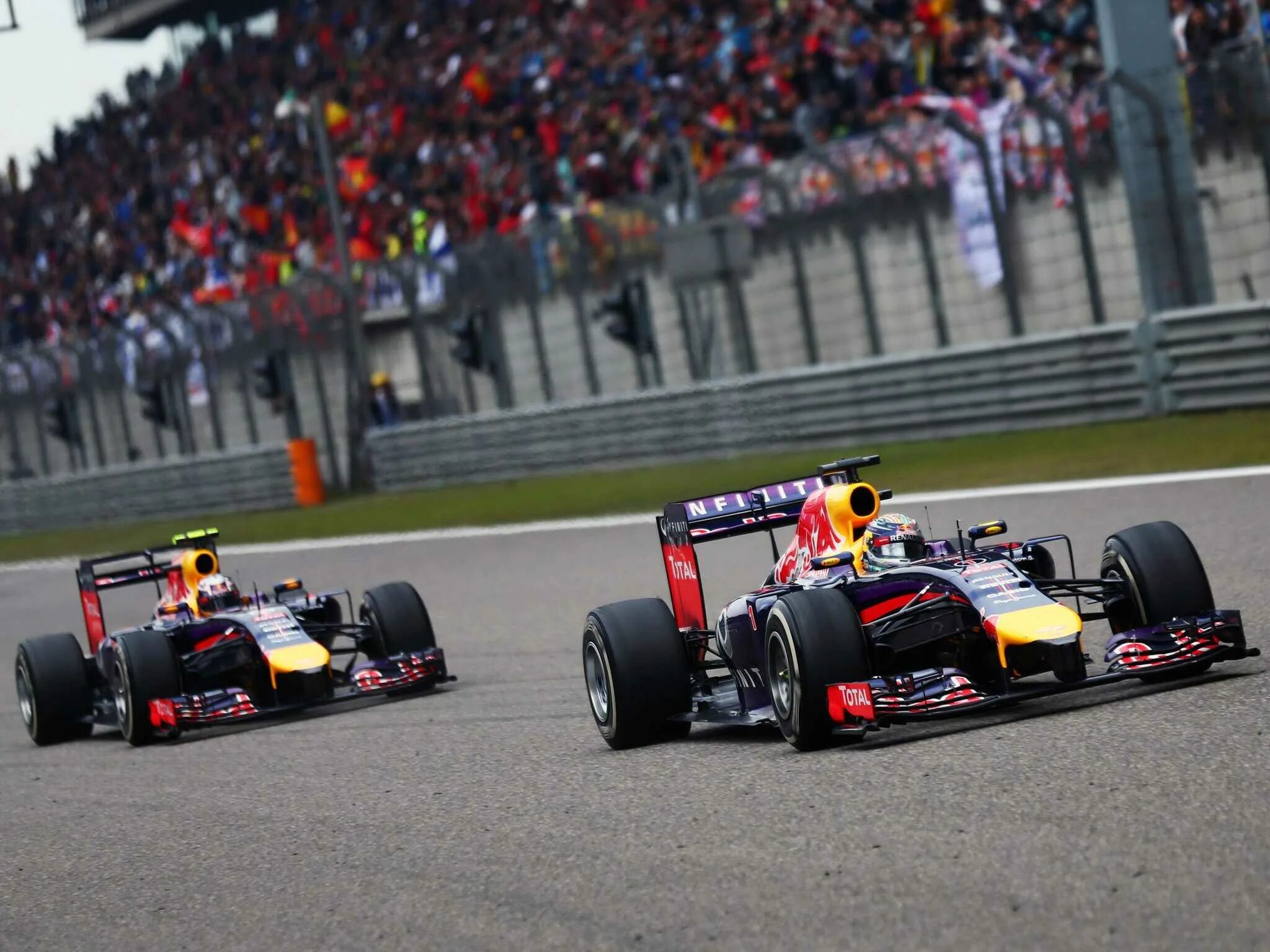 Картинки формула 1. Red bull f1 rb10. Red bull Racing rb10. F1 2014 Red bull. Rb10 f1.