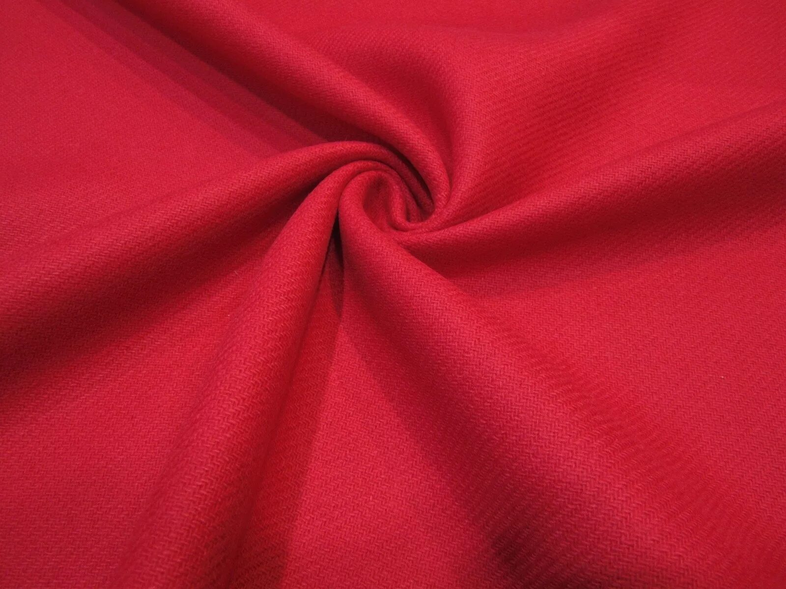 1 метр ткани 0. Красный деним ткань. Метровые ткани. Ткань метр на метр. 1 Метр ткани интернет.
