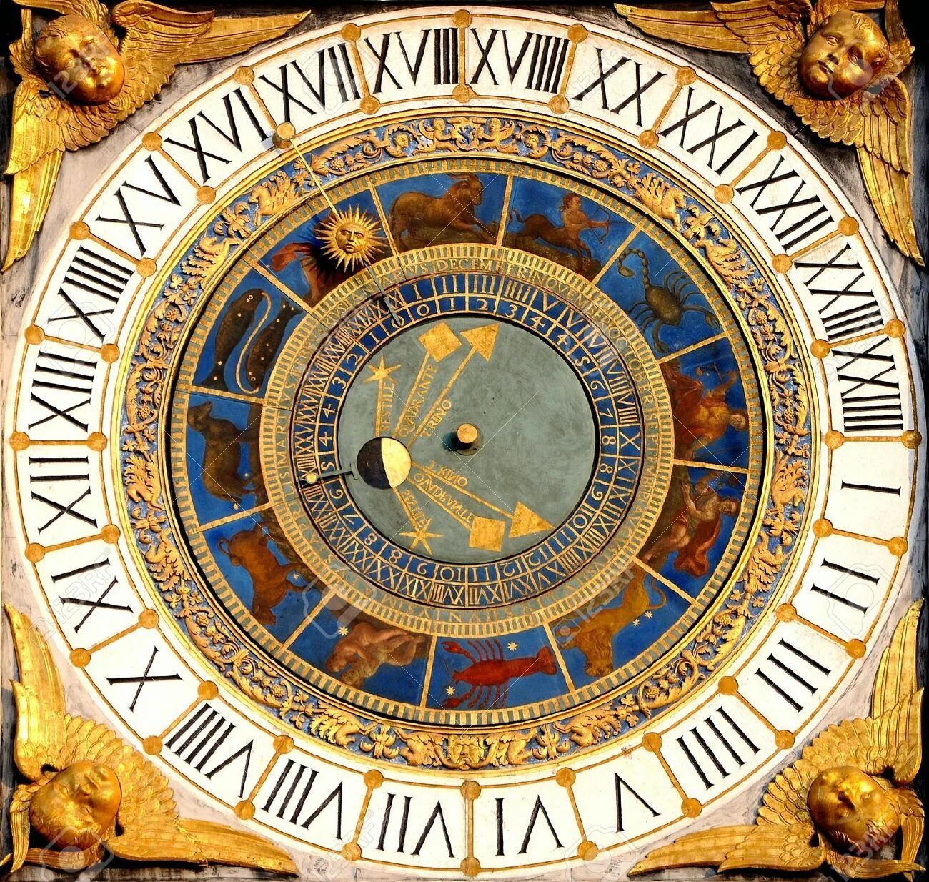 Время в италии часов. Астрономические часы Брешиа Италия. Эзотерические часы. Древние часы. Астрологические часы древние.